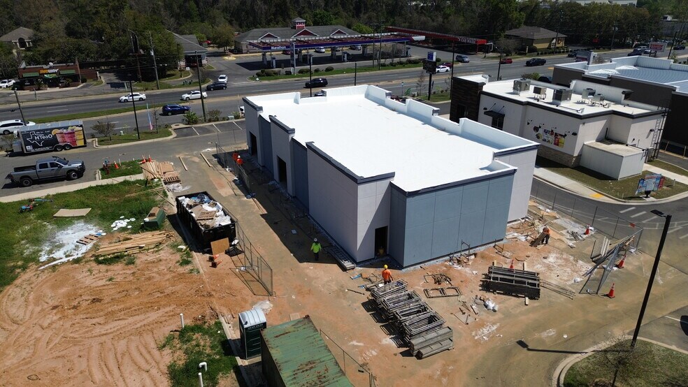 More Photos Of 2314 NE Capital Circle, Tallahassee Unknown For Lease