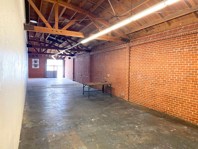 More Photos Of 2315-2319 E 8th St, Los Angeles Warehouse For Lease