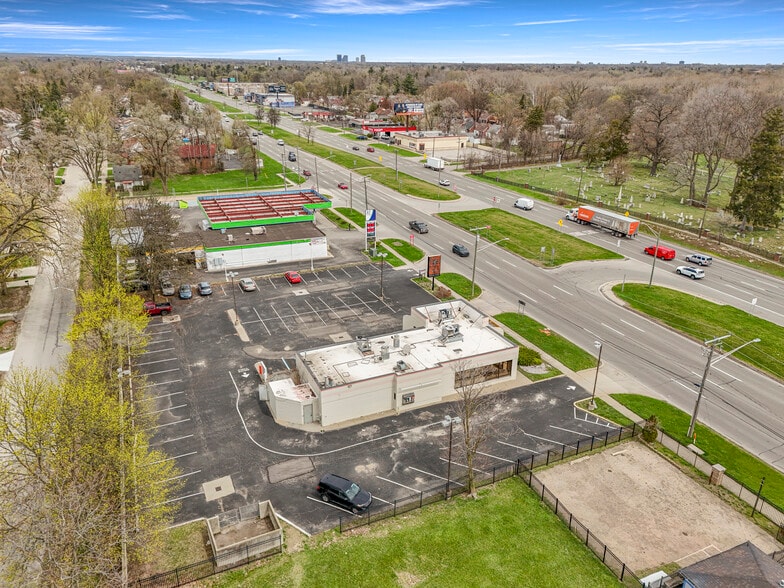 More Photos Of 15839 Telegraph Rd, Redford Township Fast Food For Lease