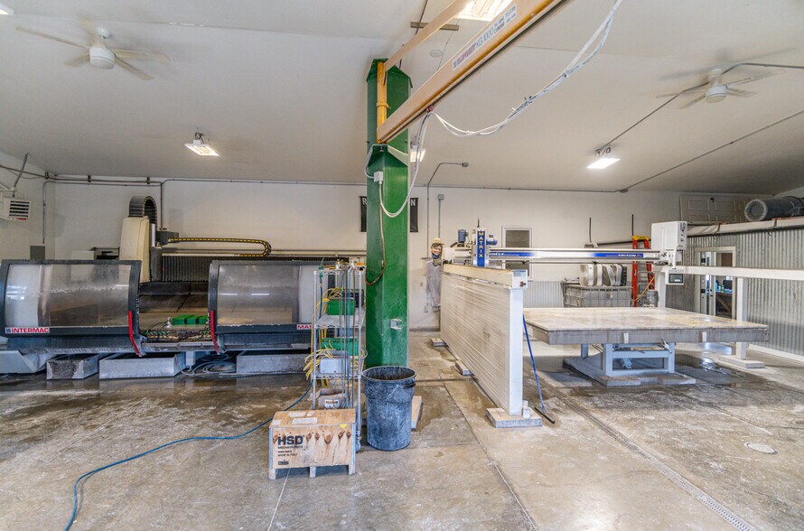 More Photos Of 723 N Curtis Ct, Sisters Industrial For Sale