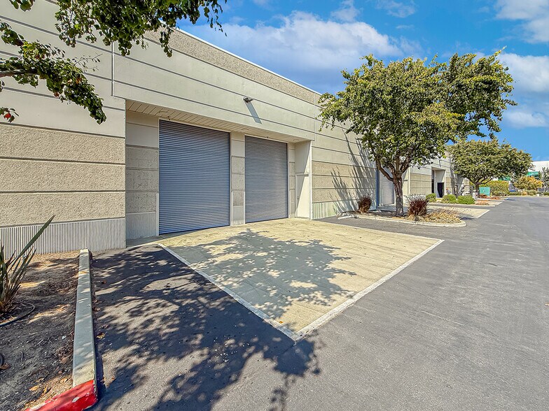 More Photos Of 2362 E Sturgis Rd, Oxnard Warehouse For Sale