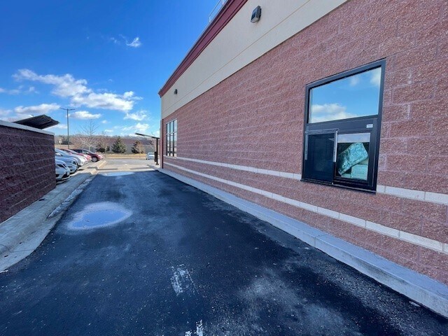 More Photos Of 11712 Ulysses St NE, Blaine Freestanding For Lease