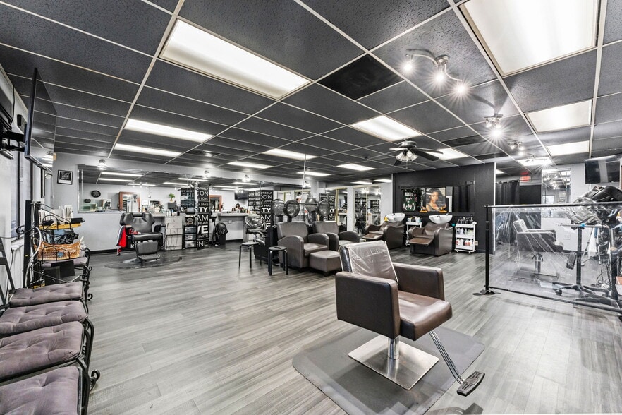 More Photos Of 3007 W Cypress St, Tampa General Retail For Sale