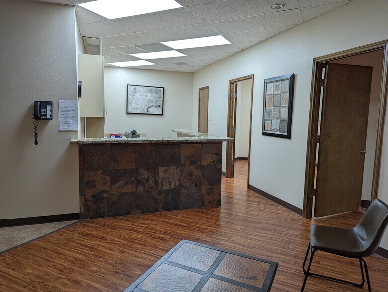 More Photos Of 16125 Cairnway Dr, Houston Medical For Sale