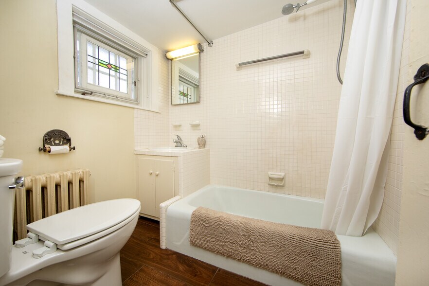 More Photos Of 69 E Oakland Ave, Doylestown Office For Sale