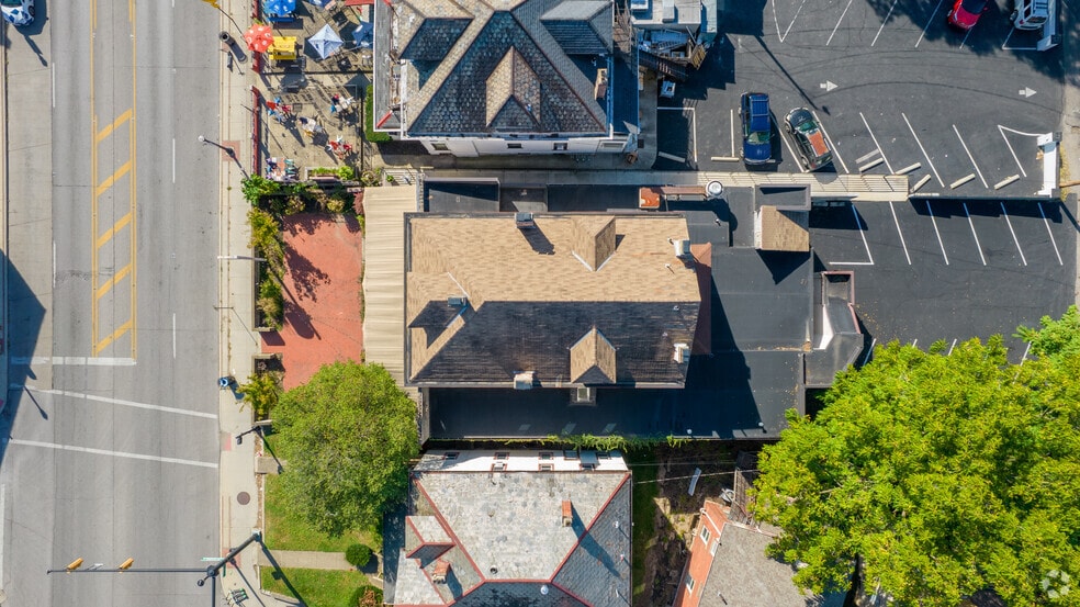 More Photos Of 2333 N High St, Columbus Storefront Retail Residential For Lease