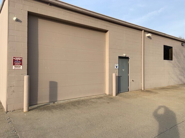 More Photos Of 112 Westhampton Dr, Lexington Manufacturing For Sale