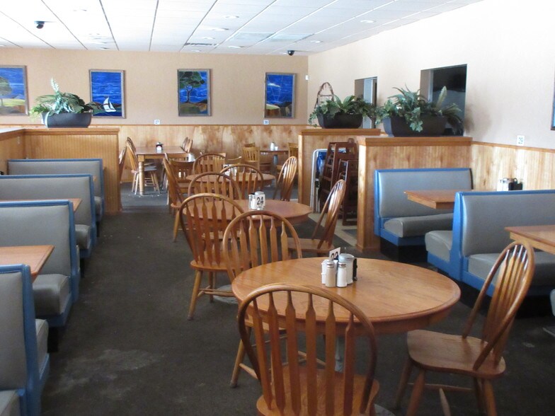 More Photos Of 209 E Walnut St, Tecumseh Restaurant For Sale