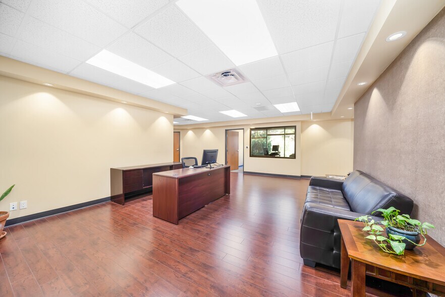 More Photos Of 30423 Canwood St, Agoura Hills Office For Sale