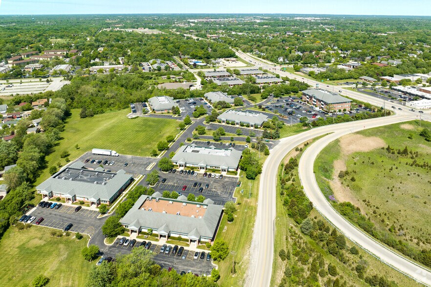 More Photos Of 3 S Greenleaf Ave, Gurnee Unknown For Lease