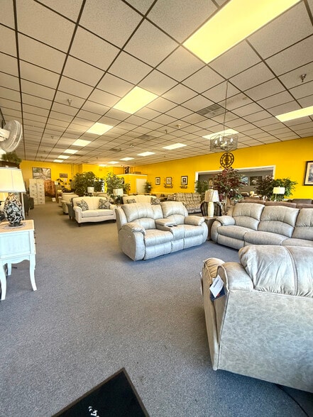 More Photos Of 97 Plaistow Rd, Plaistow Freestanding For Lease