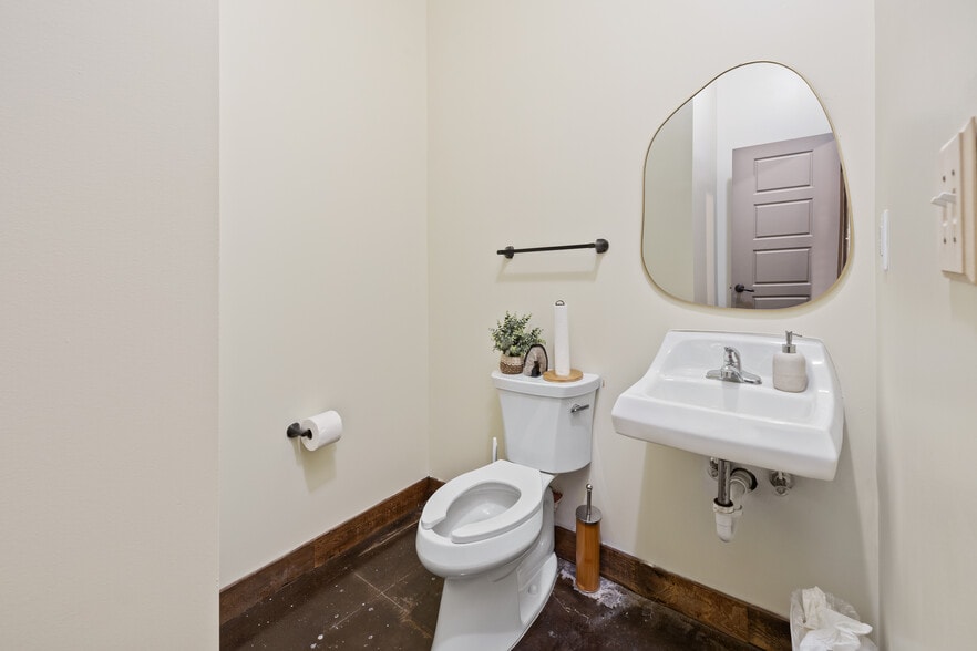 More Photos Of 12540 Broadwell Rd, Alpharetta Storefront Retail Office For Lease