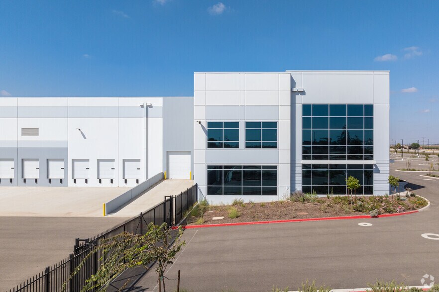 More Photos Of W Paige Ave & S I St, Tulare Unknown For Lease