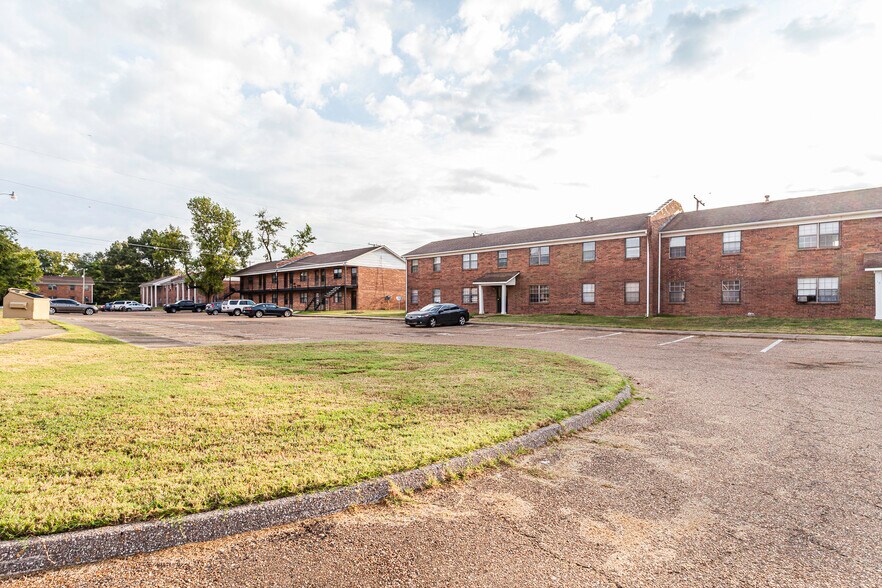 More Photos Of 2226 Merrill Dr, Forrest City Apartments For Sale