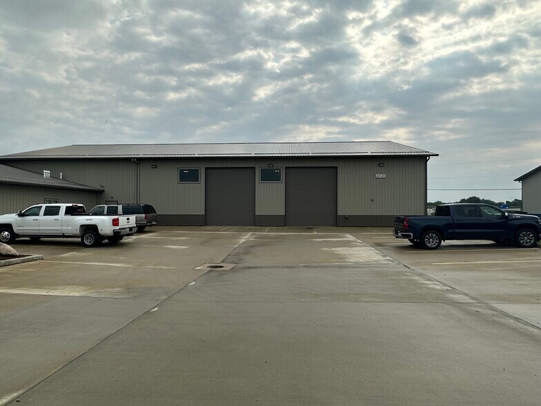 More Photos Of 24145 S La Grange Rd, Frankfort Manufacturing For Sale