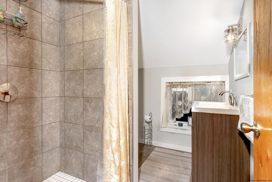 More Photos Of 17 Mill Hill Rd, Woodstock Restaurant For Sale