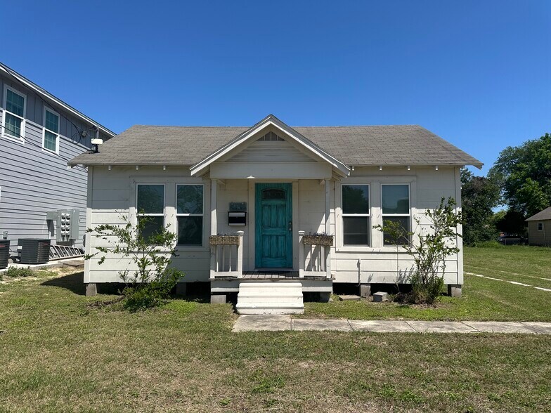 Primary Photo Of 506 N Alamo St, Refugio Office For Sale