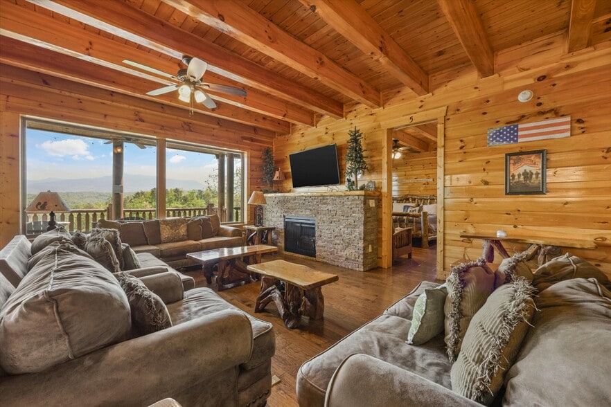 More Photos Of 1960 Blackthorn Trl, Sevierville Specialty For Sale