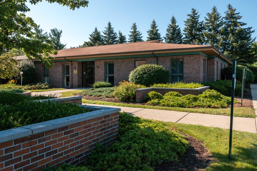 Primary Photo Of 2145 University Park Dr, Okemos Office For Lease