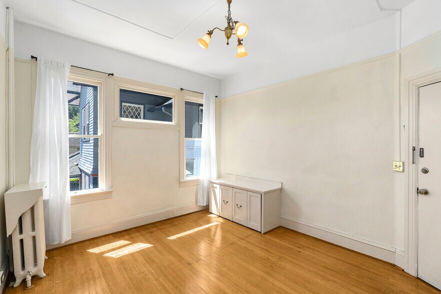 More Photos Of 714-716 NW 24th Pl, Portland Apartments For Sale