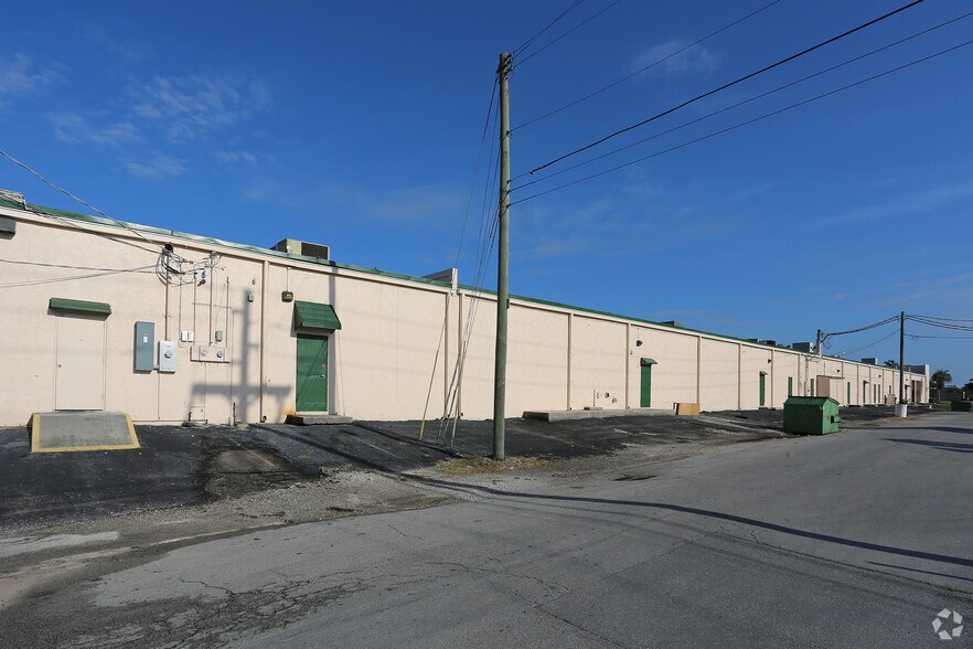 More Photos Of 131-195 Us 27 S, South Bay General Retail For Lease