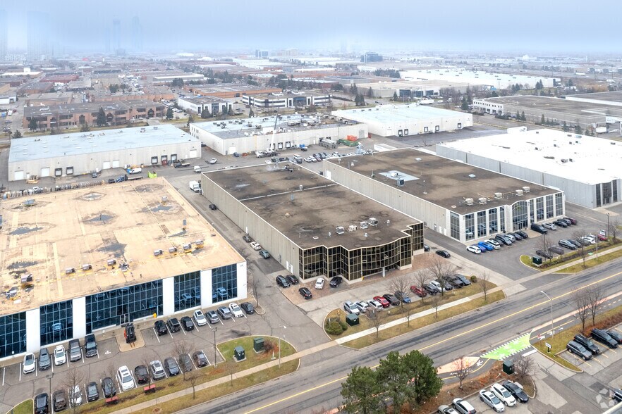 More Photos Of 199 Courtland Ave, Vaughan Warehouse For Lease