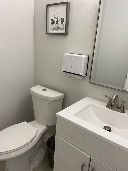 More Photos Of 2650 Bahia Vista St, Sarasota Medical For Sale