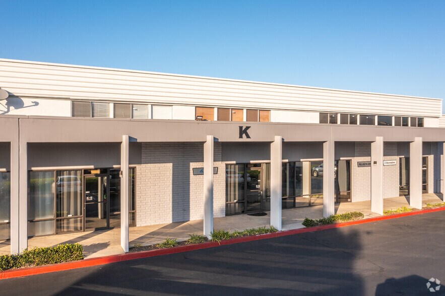 More Photos Of 3303 Harbor Blvd, Costa Mesa Light Manufacturing For Lease