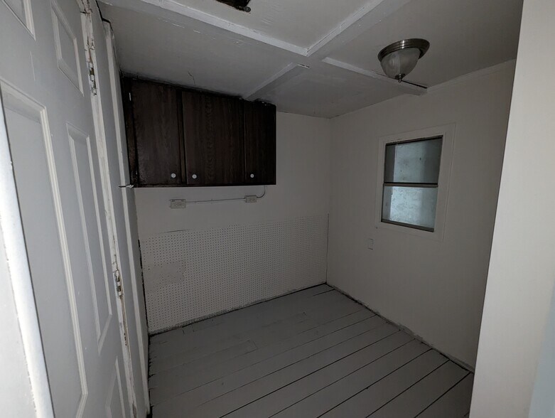 More Photos Of 1283 N King St, Hampton Light Manufacturing For Lease