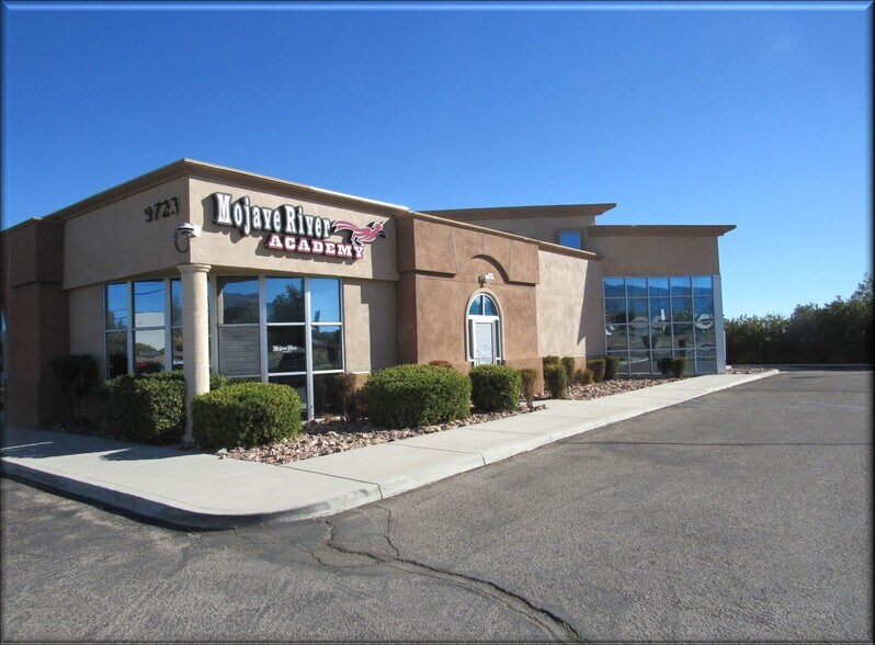 Primary Photo Of 9723 Sierra Vista Rd, Phelan Medical For Lease