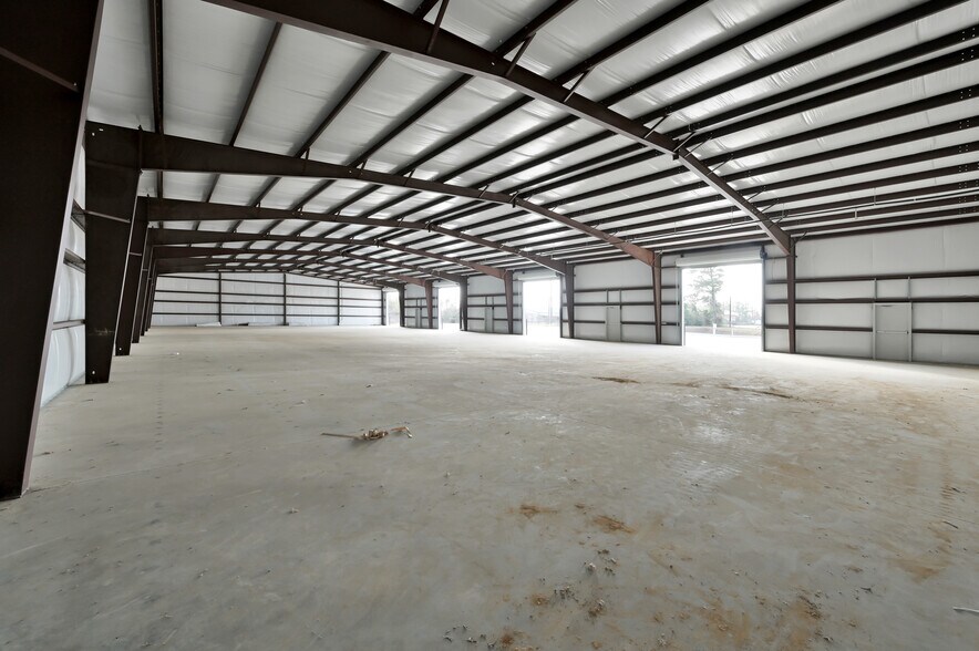 More Photos Of 535 S Persimmon St, Tomball Warehouse For Lease