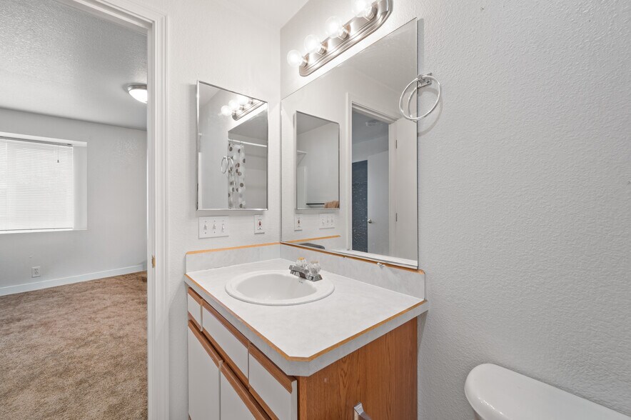 More Photos Of 2150 SW Canyon Dr, Redmond Apartments For Sale