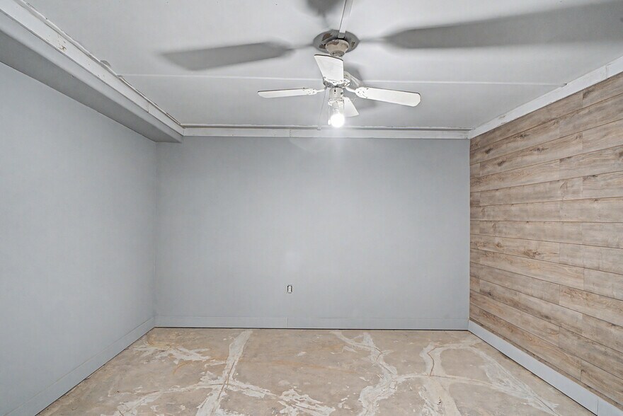 More Photos Of 330 Main Ave E, Soap Lake Freestanding For Lease