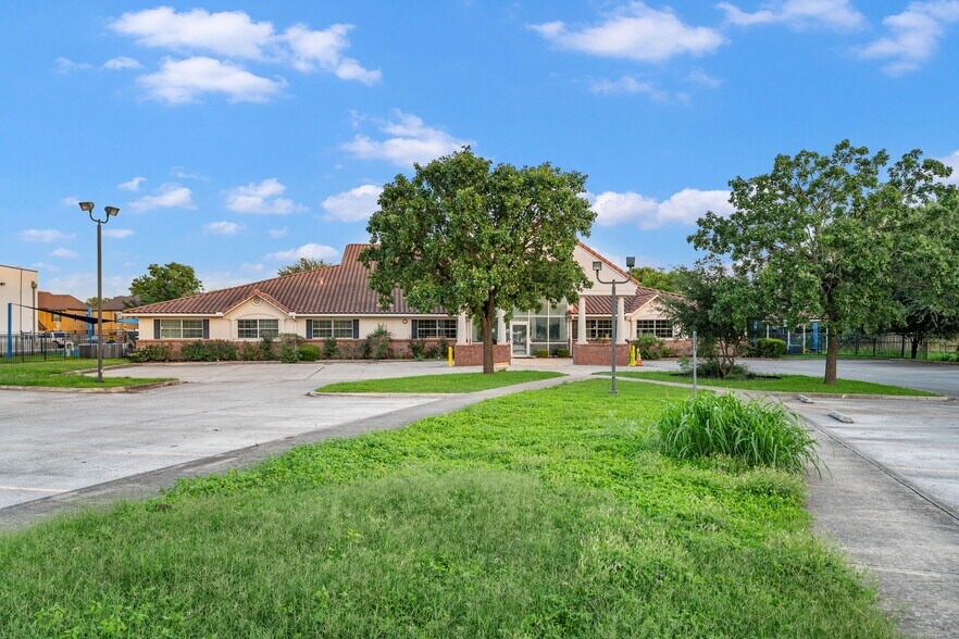 More Photos Of 10002 Camino Bandera, San Antonio Daycare Center For Sale