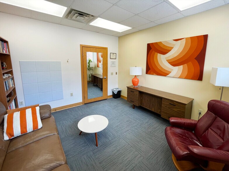 More Photos Of 1920 Monroe St, Madison Medical For Lease