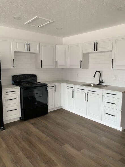 More Photos Of 208-214 Main St, Toronto Storefront Retail Residential For Sale