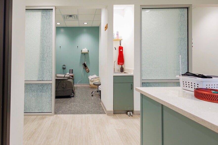 More Photos Of 101 Grant Pl, Lowell Medical For Lease