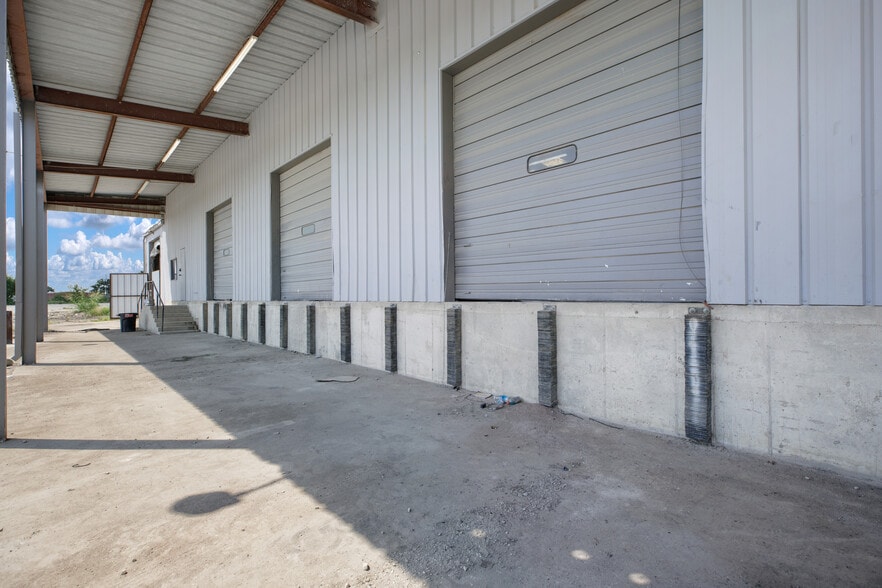 More Photos Of 31 Steel Rd, Wylie Manufacturing For Lease