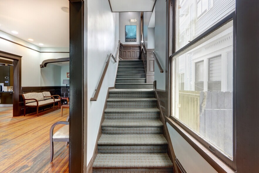 More Photos Of 207 E 31st St, Savannah Medical For Sale
