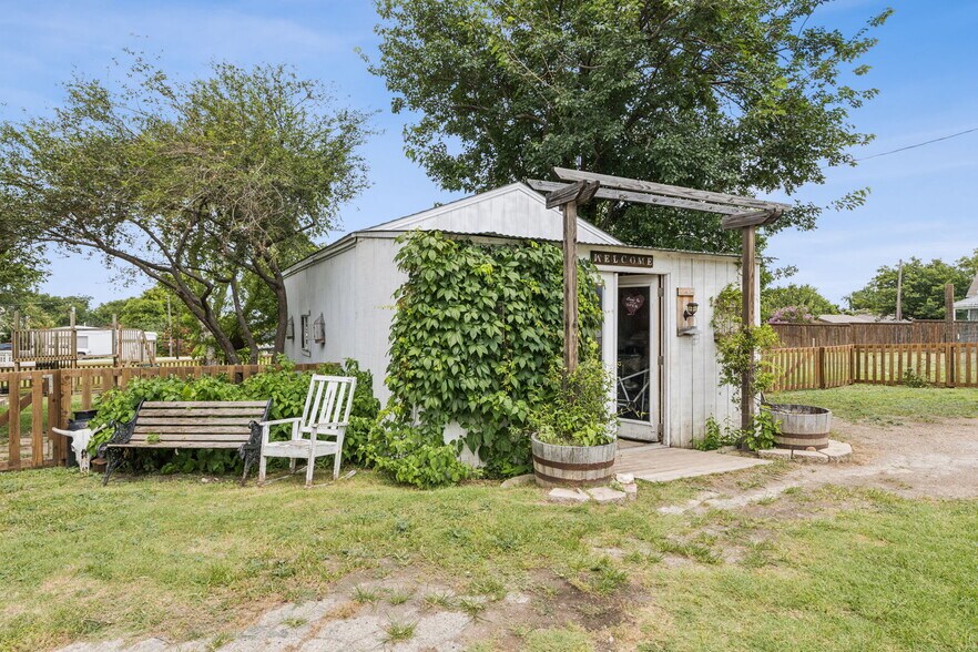 More Photos Of 607 E 1st St, Prosper Office Residential For Sale