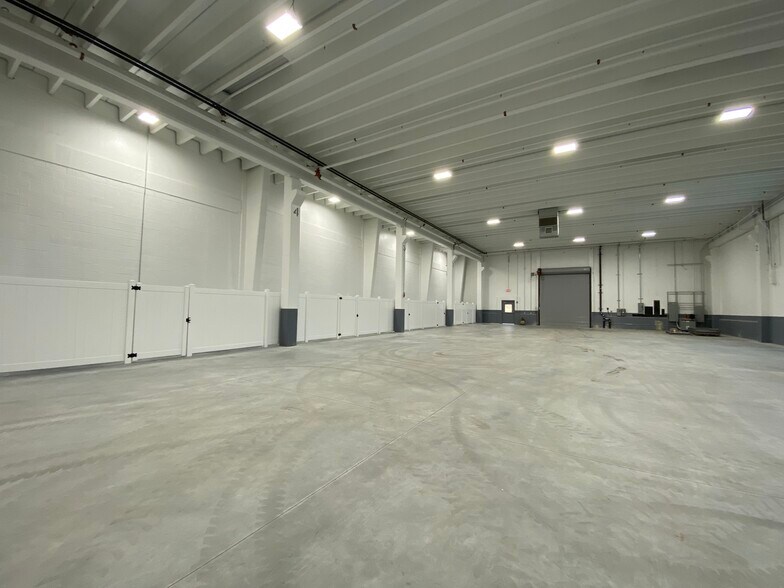 More Photos Of 53 Ayer Rd, Littleton Warehouse For Lease