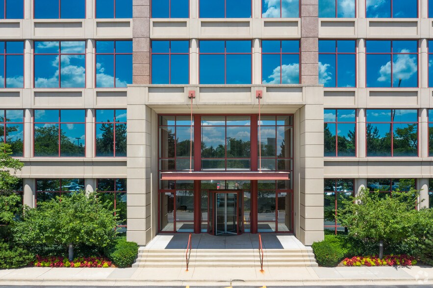 More Photos Of 1650 Lake Cook Rd, Deerfield Office For Lease