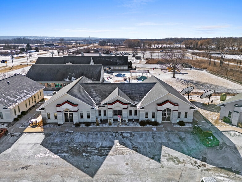 More Photos Of 1496 Bellevue St, Green Bay Office For Lease