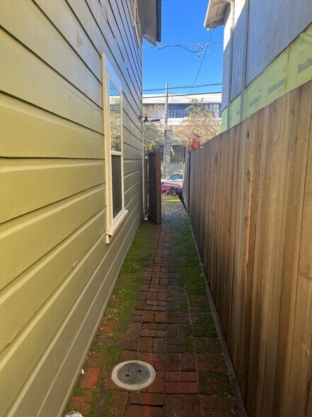 More Photos Of 5874 Doyle St, Emeryville Office For Sale