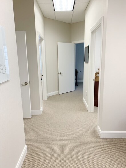 More Photos Of 5322 Primrose Lake Cir, Tampa Office For Lease