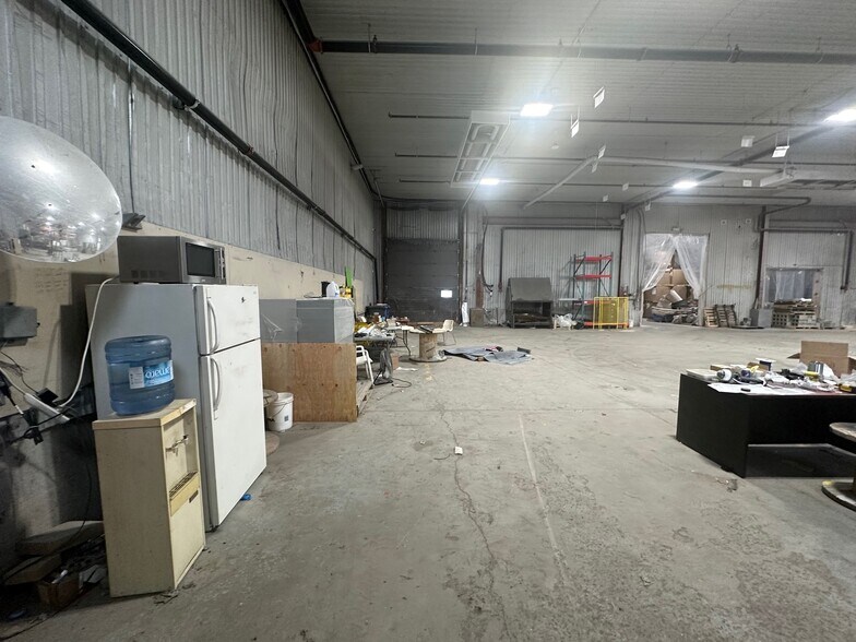 More Photos Of 3600 Boul Losch, Saint-hubert Warehouse For Lease