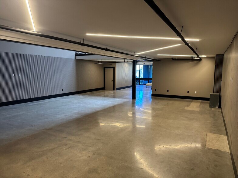 More Photos Of 4125 Market St, Ventura Light Manufacturing For Sale