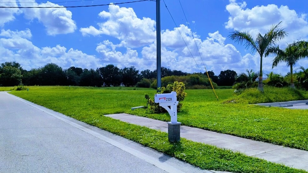 More Photos Of 2328 72nd Dr E, Sarasota Warehouse For Sale