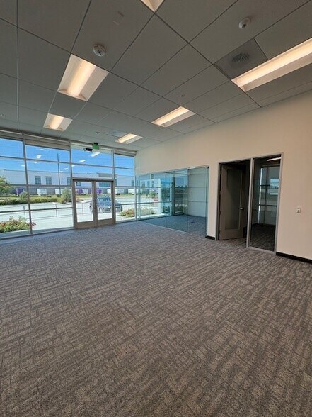 More Photos Of 5070 Glacier St, Lathrop Warehouse For Lease