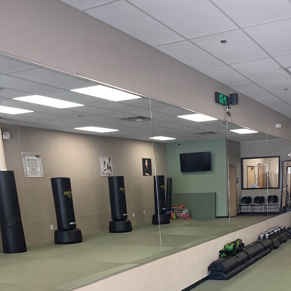 More Photos Of 2777 University Blvd W, Jacksonville Storefront For Lease
